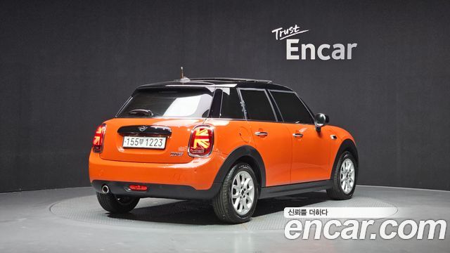 Mini Cooper 5Door HIGH 3rd - фото 1