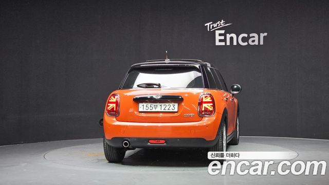 Mini Cooper 5Door HIGH 3rd - фото 3