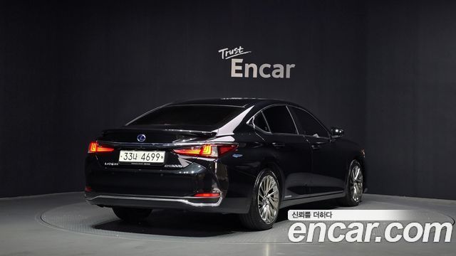 Lexus ES 7-го поколения Executive - фото 1