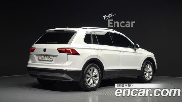 Volkswagen Tiguan 2-го поколения 2.0 TDI Premium - фото 1