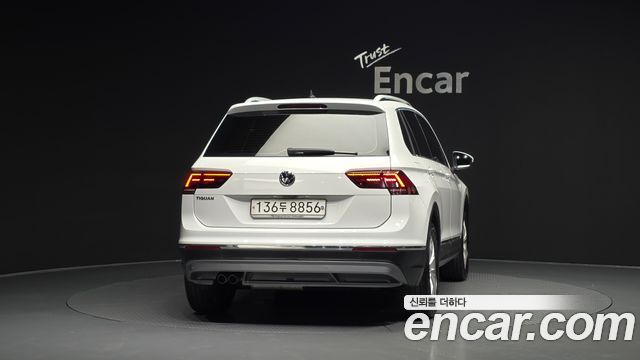 Volkswagen Tiguan 2-го поколения 2.0 TDI Premium - фото 3