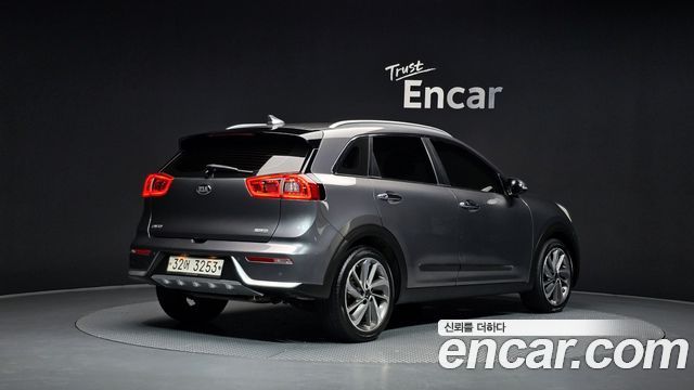 Kia Niro Prestige - фото 1
