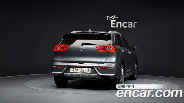 Kia Niro Prestige - фото 3