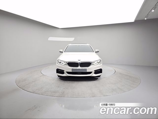 BMW 5-Series G30 520i M Sport - фото 2