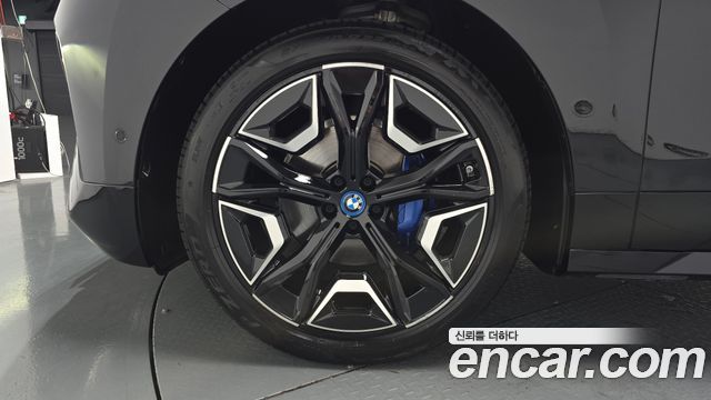 BMW iX xDrive50 Sports Plus - фото 3