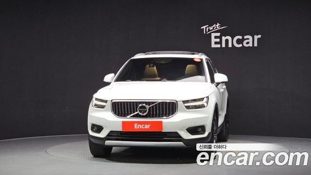Volvo XC40 B4 Inscription - фото 2
