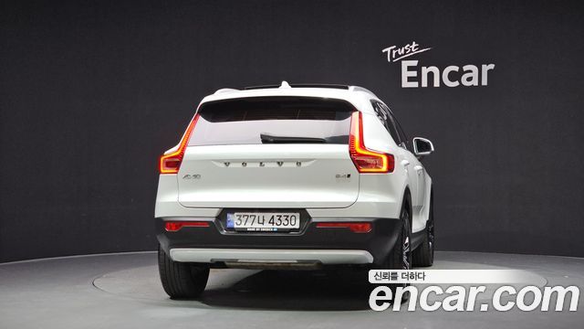 Volvo XC40 B4 Inscription - фото 3