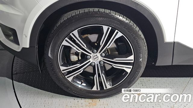 Volvo XC40 B4 Inscription - фото 4