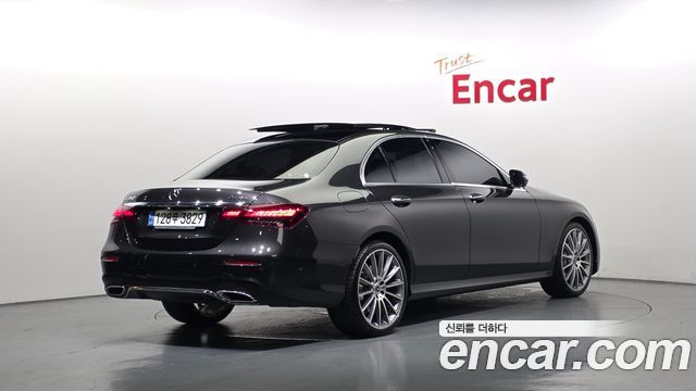 Mercedes-Benz E-Class W213 E350 4MATIC AMG Line - фото 1