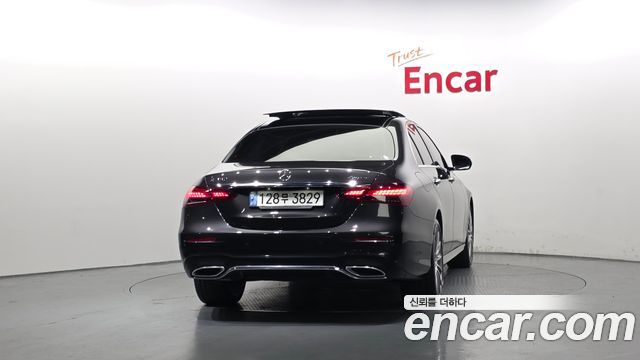Mercedes-Benz E-Class W213 E350 4MATIC AMG Line - фото 3