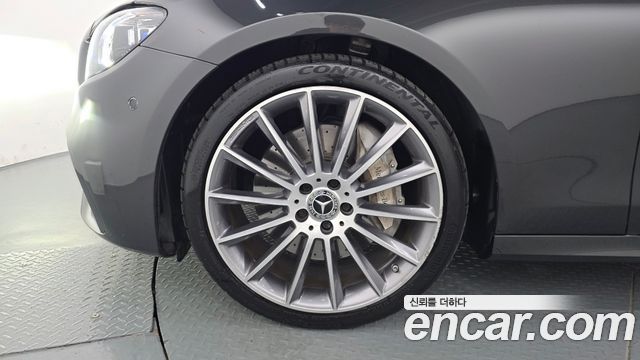 Mercedes-Benz E-Class W213 E350 4MATIC AMG Line - фото 4