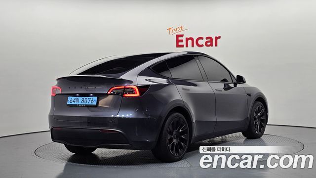 Tesla Model Y RWD - фото 0