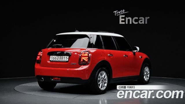 Mini Cooper 5Door HIGH 3rd - фото 1