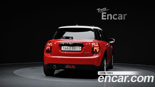 Mini Cooper 5Door HIGH 3rd - фото 3
