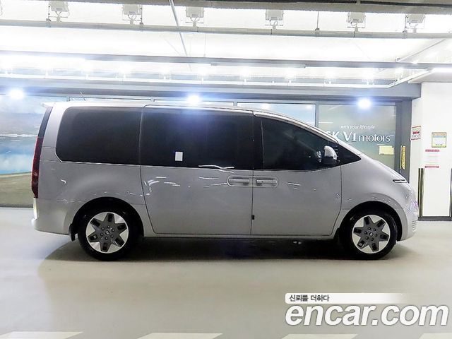 Hyundai Staria Tourer 9-Seater Modern - фото 2