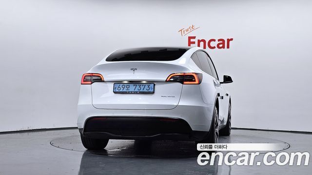 Tesla Model Y Long Range AWD - фото 3