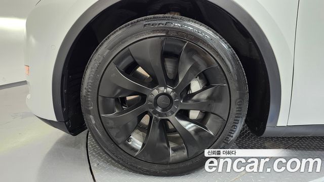 Tesla Model Y Long Range AWD - фото 4