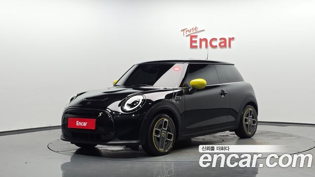 Mini Cooper SE Electric 3rd - фото 0