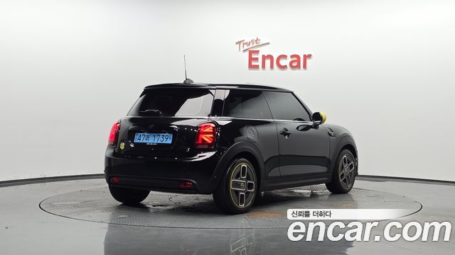 Mini Cooper SE Electric 3rd - фото 1