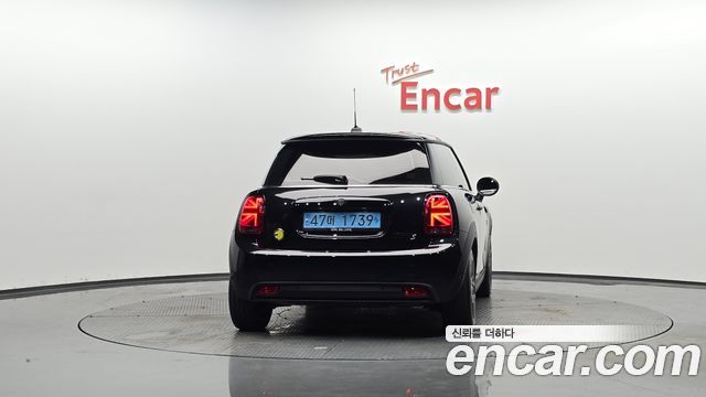 Mini Cooper SE Electric 3rd - фото 3