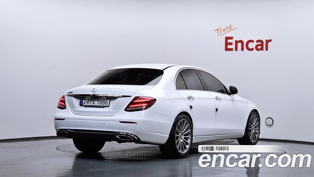 Mercedes-Benz E-Class W213 E300 Avantgarde - фото 1