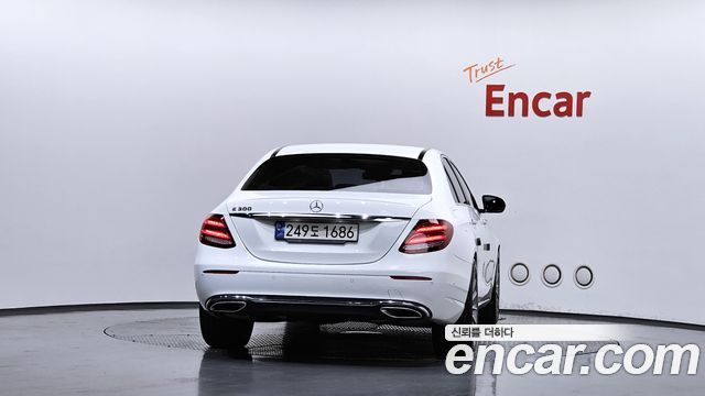 Mercedes-Benz E-Class W213 E300 Avantgarde - фото 3