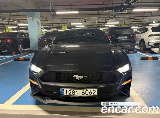 Ford Mustang Coupe - фото 0
