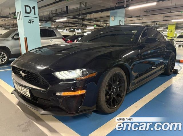 Ford Mustang Coupe - фото 1