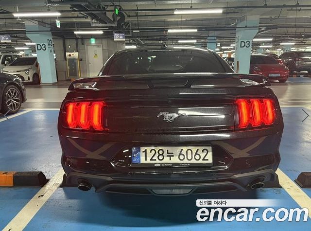 Ford Mustang Coupe - фото 4