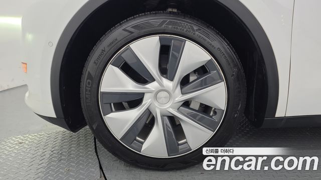 Tesla Model Y Long Range AWD - фото 4