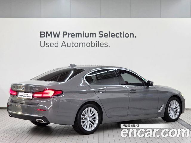 BMW 5-Series G30 520i Luxury - фото 1