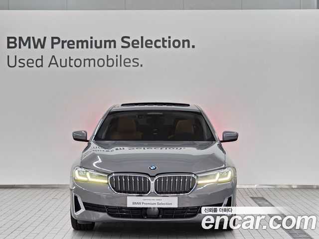 BMW 5-Series G30 520i Luxury - фото 2