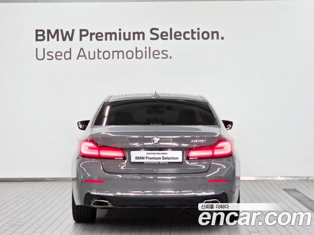 BMW 5-Series G30 520i Luxury - фото 3