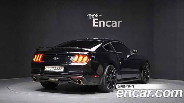Ford Mustang Coupe - фото 1