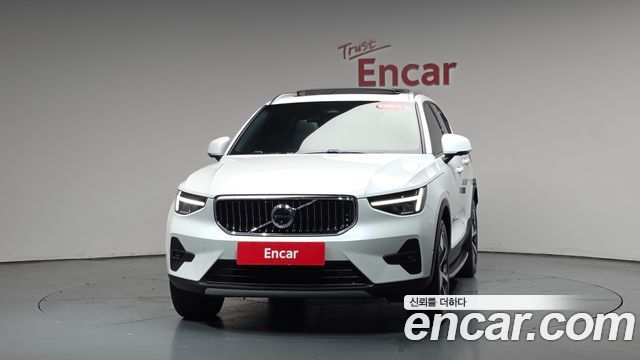 Volvo XC40 B4 Ultimate Bright - фото 1