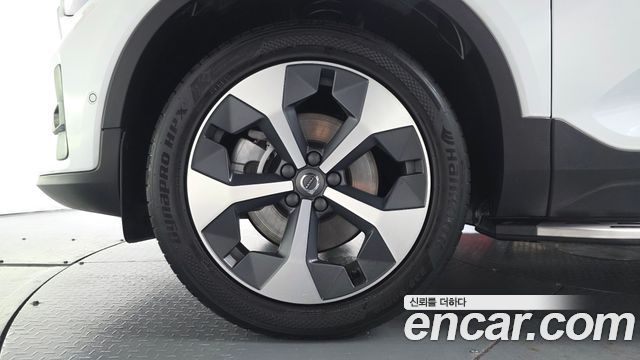 Volvo XC40 B4 Ultimate Bright - фото 3