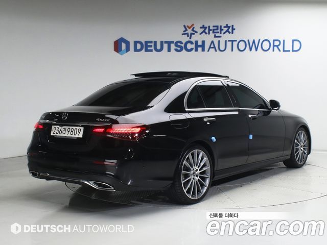Mercedes-Benz E-Class W213 E300 4MATIC AMG Line - фото 1