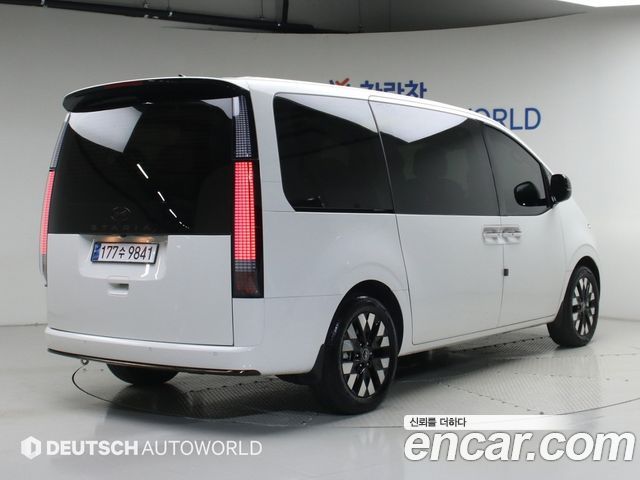Hyundai Staria HEV 1.6 Lounge 9-Seater Prestige - фото 1