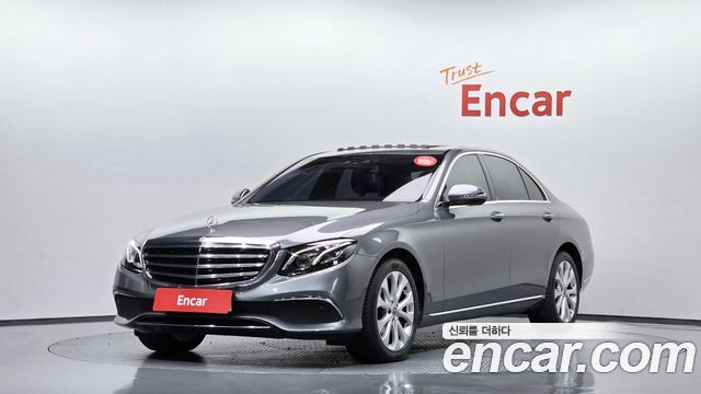 Mercedes-Benz E-Class W213 E220d Exclusive - фото 0