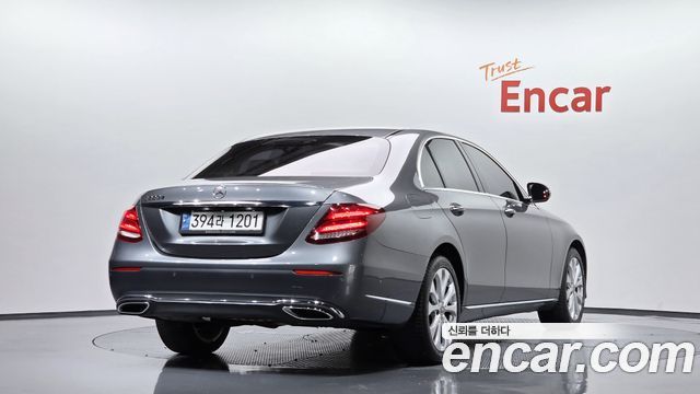 Mercedes-Benz E-Class W213 E220d Exclusive - фото 1