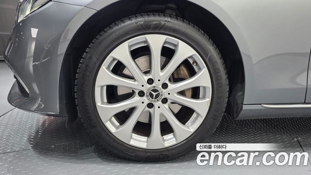 Mercedes-Benz E-Class W213 E220d Exclusive - фото 4