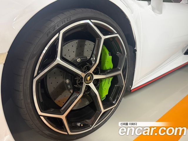 Lamborghini Huracan LP640-4 EVO Spyder - фото 4