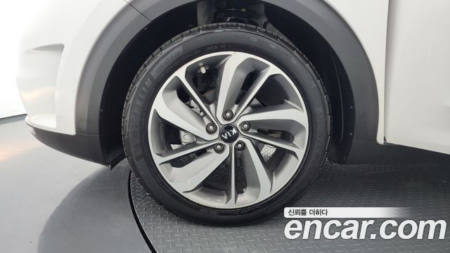 Kia Niro Prestige - фото 4