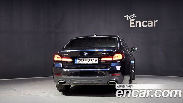 BMW 5-Series G30 530i xDrive M Sport Package - фото 3