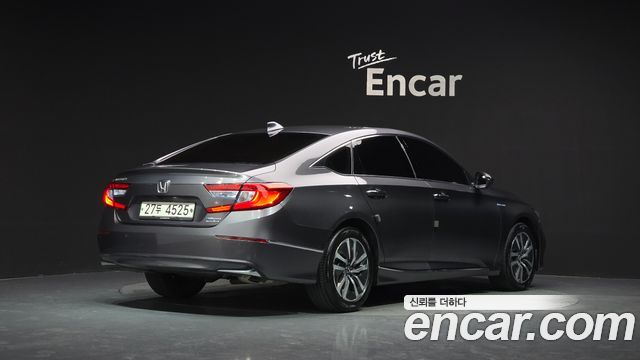 Honda Accord 10-го поколения 2.0 Hybrid Touring - фото 1