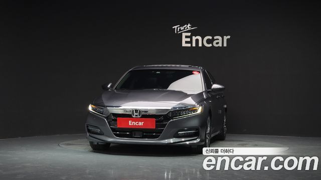 Honda Accord 10-го поколения 2.0 Hybrid Touring - фото 2