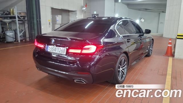 BMW 5-Series G30 520i M Sport - фото 1