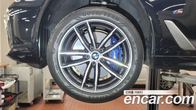 BMW 5-Series G30 520i M Sport - фото 4