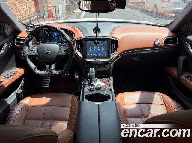 Maserati Ghibli 3.0 GranSport 3rd - фото 2