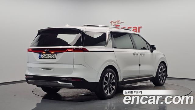 Kia Carnival 4-го поколения 9-Seater Signature - фото 1